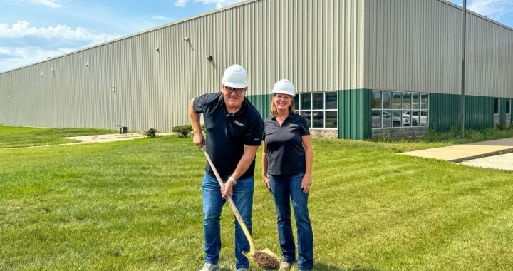 Steve Napieralski, president at OZ Lifting, celebrates groundbreaking at the new facility with his wife, Jane.